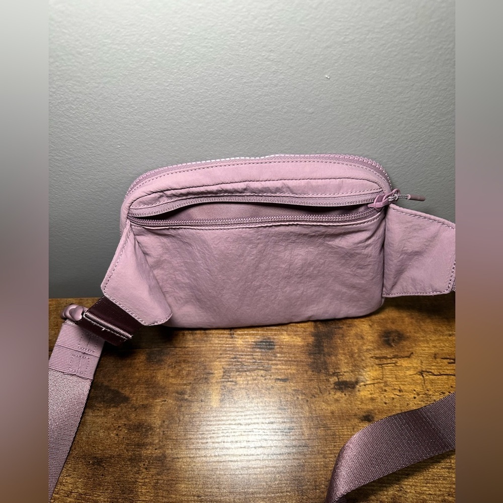 Lululemon Everywhere Belt Bag - Picture 3 of 11